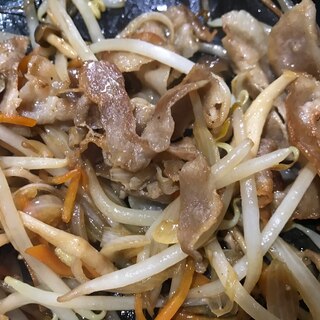 ご飯が進む！豚肉ともやしの炒め物♡